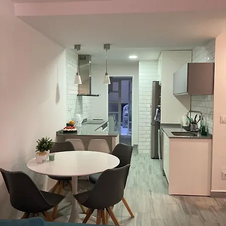 Eliza 3 Bedroom Modern * Торевьиа