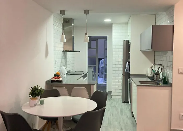 Eliza 3 Bedroom Modern * Торевьиа